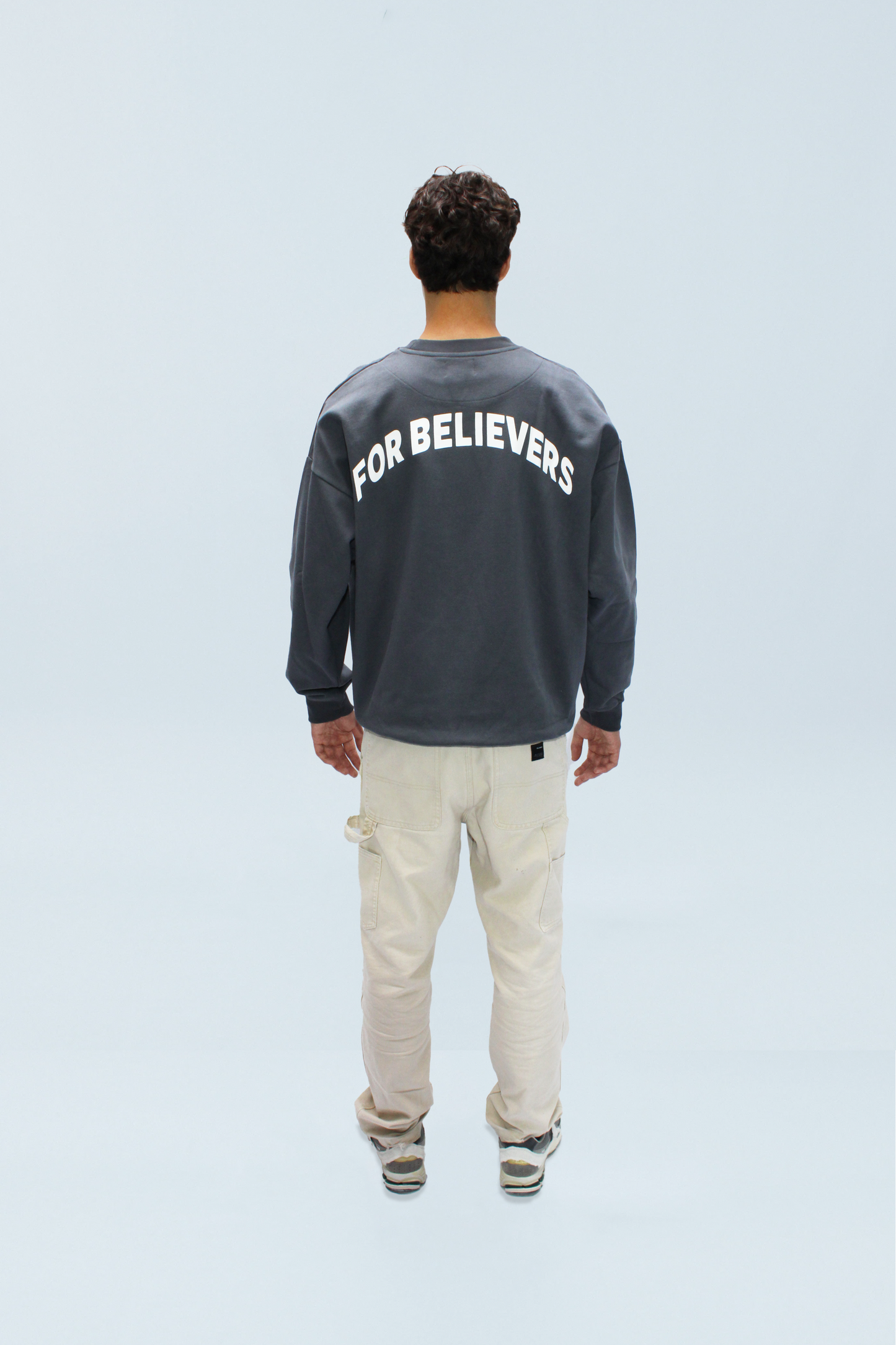 Believers antracit crewneck